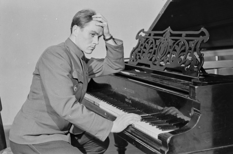 Rahutu õnn, Teater Estonia, 1949, osades: Andrei Balašov – Georg Ots