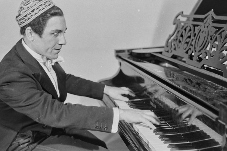 Rahutu õnn, Teater Estonia, 1949, osades: Fatahhov – Heino Otto