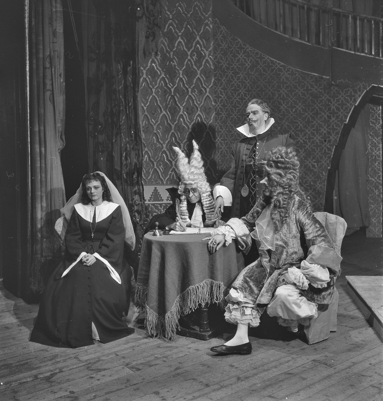 Don Pasquale, Teater Estonia, 1947, osades: Norina – Milli Rebane, Notar – Teo Puks, Malatesta – Georg Ots, Don Pasquale – Aaro Pärn