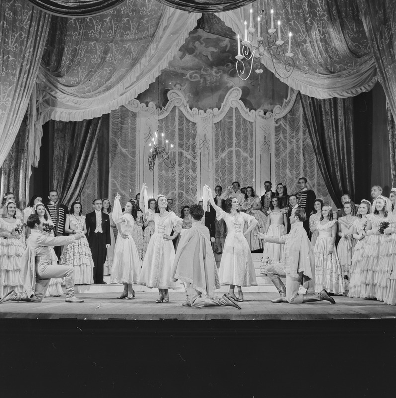 Kerjusüliõpilane, Teater Estonia, 1947, pildil: stseen etendusest