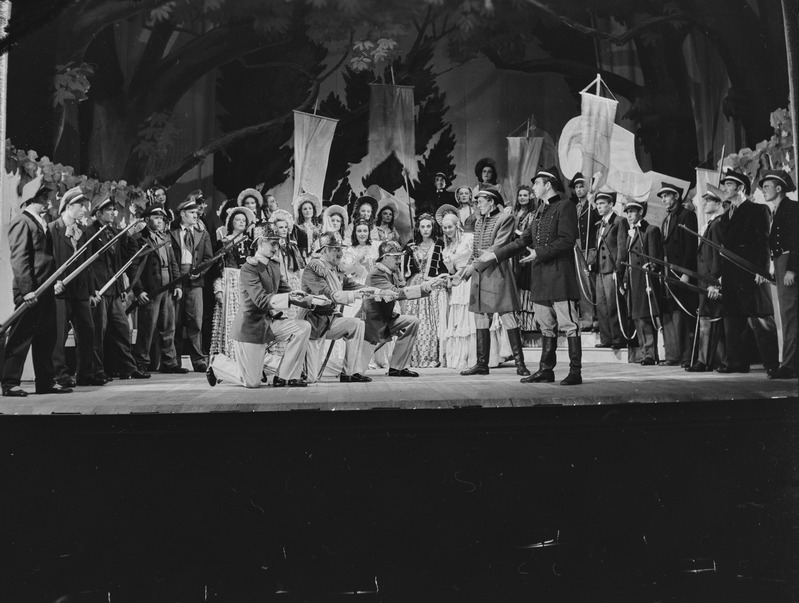 Kerjusüliõpilane, Teater Estonia, 1947, pildil: paremal ees – Jan – Ants Aasmaa, Simon – Paul Mägi