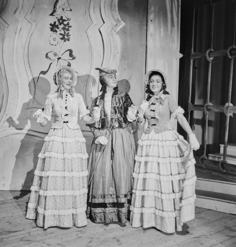 Kerjusüliõpilane, Teater Estonia, 1947, osades: Bronislava – Therese Masing, Krahvinna Kovalska – Leida Soom, Laura – Meta Kodanipork