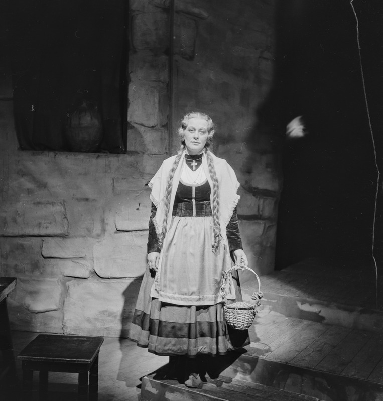 Carmen, Teater Estonia, 1947, osades: Mikaela – Linda Sellistemägi