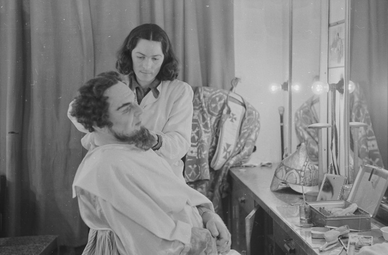 Vürst Igor, Teater Estonia, 1949, pildil: Tiit Kuusik grimeeritakse Vürst Igoriks