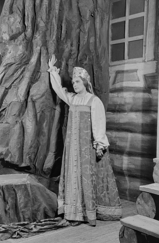 Näkineid, Teater Estonia, 1949, osades: Vürst – Viktor Gurjev