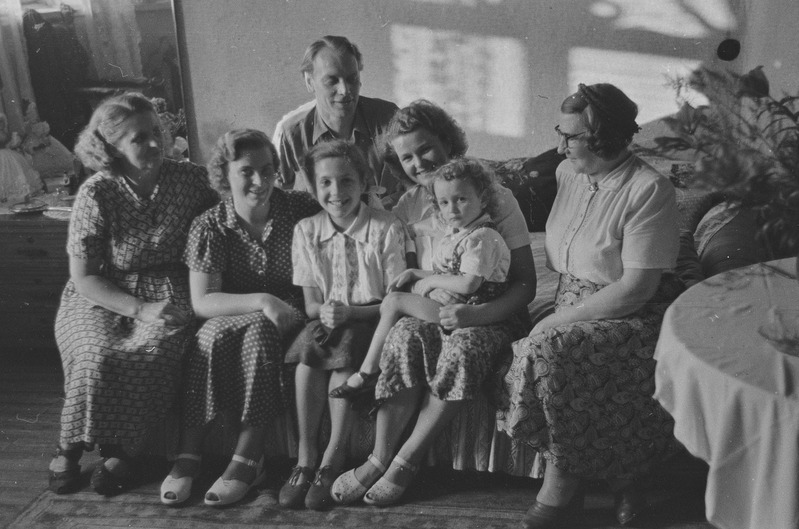 pildil: Ruut Tarmo, perekond, 1954