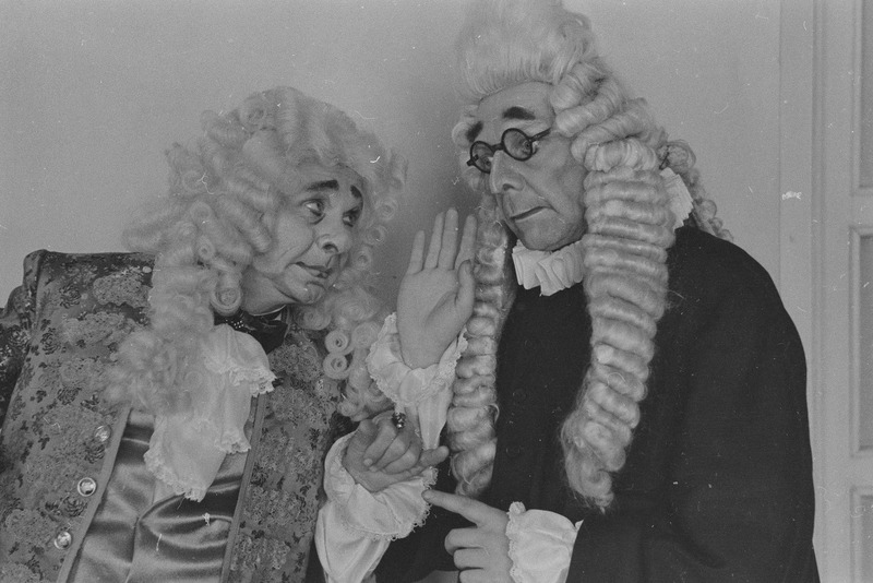 Ebapeig, Teater Estonia, 1954, osades: Pantalone – Boris Blinov, Doktor Lombardi – Rein Ranniku