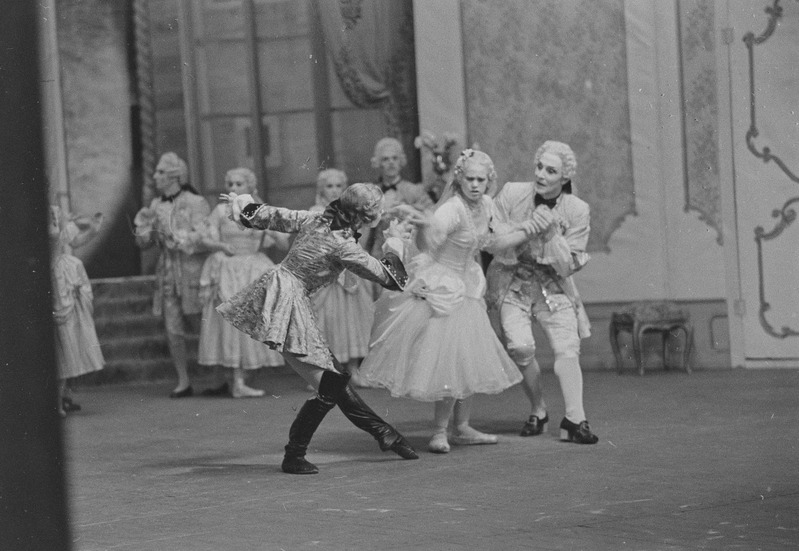 Ebapeig, Teater Estonia, 1954, osades: Beatrice – Helmi Puur, Clarige – Eike Joasoo, Silvio – Artur Koit