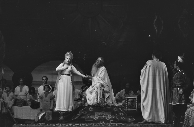 Ruslan ja Ludmilla, Teater Estonia, 1954, osades: Ludmilla – Veera Neelus, Svetosar – Artur Linnamägi