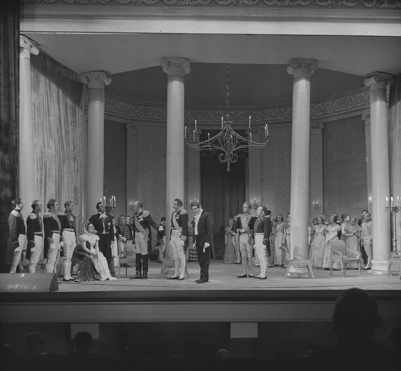 Jevgeni Onegin, Teater Estonia, 1949, osades: Tatjana – Linda Sellistemägi, Gremin – Aaro Pärn, Onegin – Tiit Kuusik