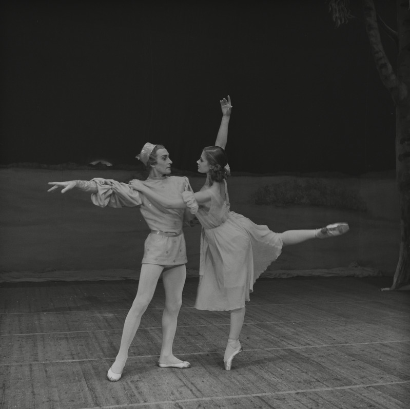 Pähklipureja, Teater Estonia, 1952, osades: Noormees unenäos – Artur Koit, Maša unenäos – Yvonne Raksnevitš