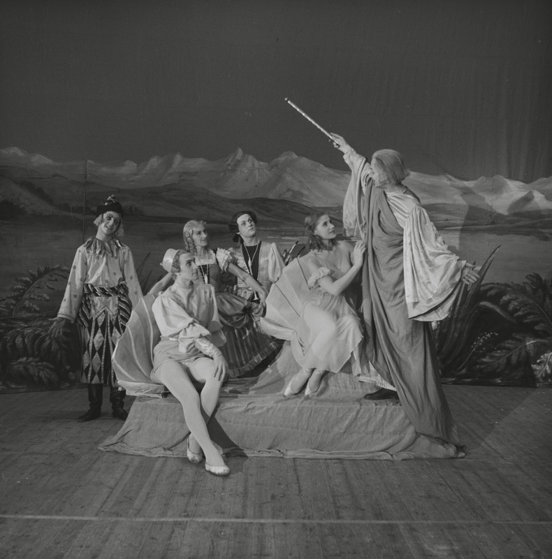 Pähklipureja, Teater Estonia, 1952, osades: Narr – David Šur, Noormees unenäos – Artur Koit, Maša unenäos – Yvonne Raksnevitš