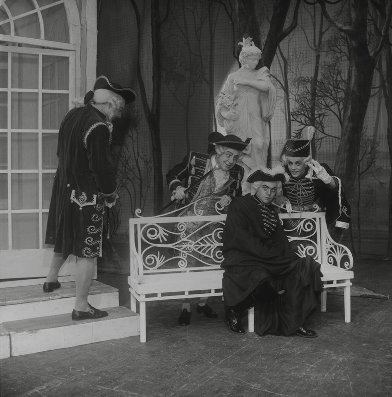 Padaemand, Teater Estonia, 1957, osades: Šurin – Ott Raukas, Hermann – Viktor Gurjev, Tšekalinski – Enno Eesmaa