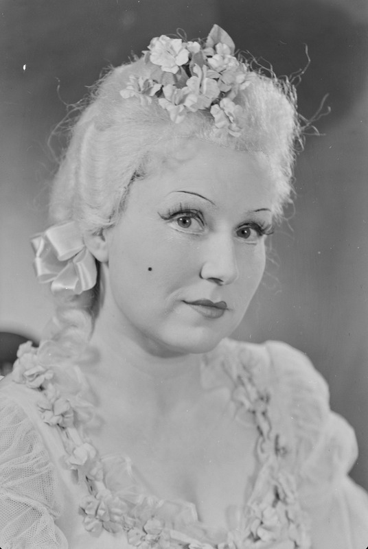 Padaemand, Teater Estonia, 1957, osades: Prilepa – Chloe – Veera Neelus