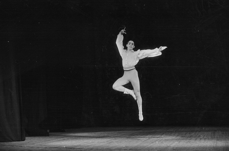 Koreograafilise Kooli 2. lennu lõpetajate ja õpilste balletiõhtu, pildil: David Šur pas de deux Boriss Assafjevi balletist Pariisi leek