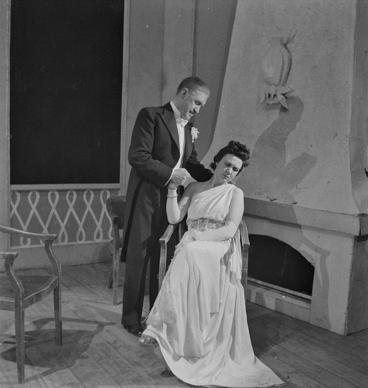 Silva, Teater Estonia, 1944, osades: Ferry – Hugo Malmsten, Silva – Olga Lund