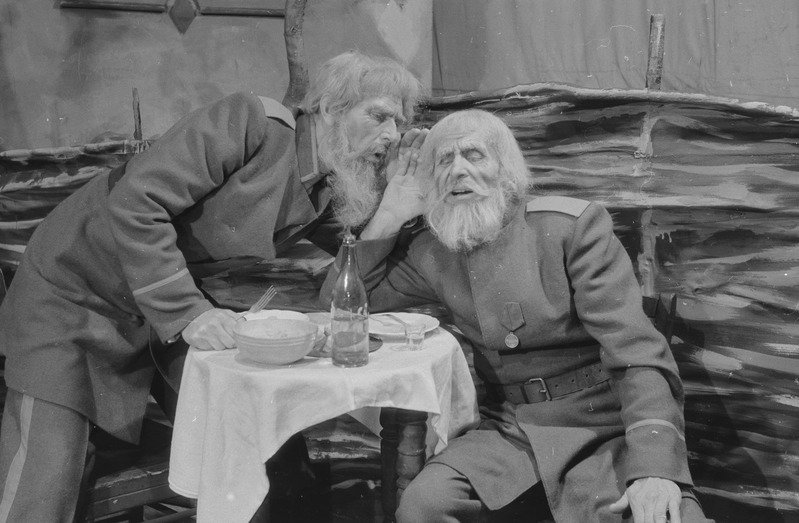 Vaikne Don, Teater Estonia, 1947, osades: 1. Vanamees – Alo Vallimäe, 2. Vanamees - Jaak Koppel