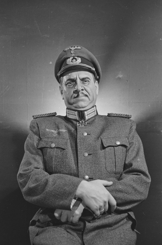 Noor kaardivägi, Teater Estonia, 1951, osades: Saksa ooberst – Ott Raukas