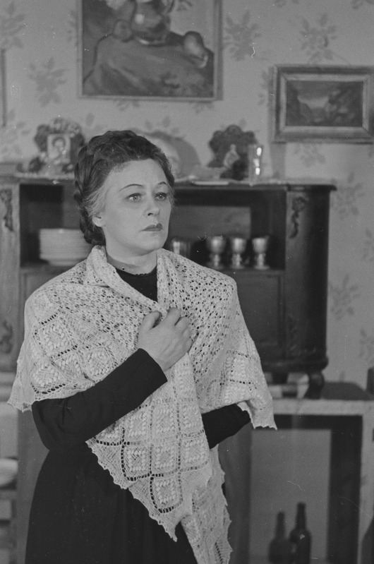 Noor kaardivägi, Teater Estonia, 1951, osades: Jelena Nikolajevna – Linda Sellistemägi