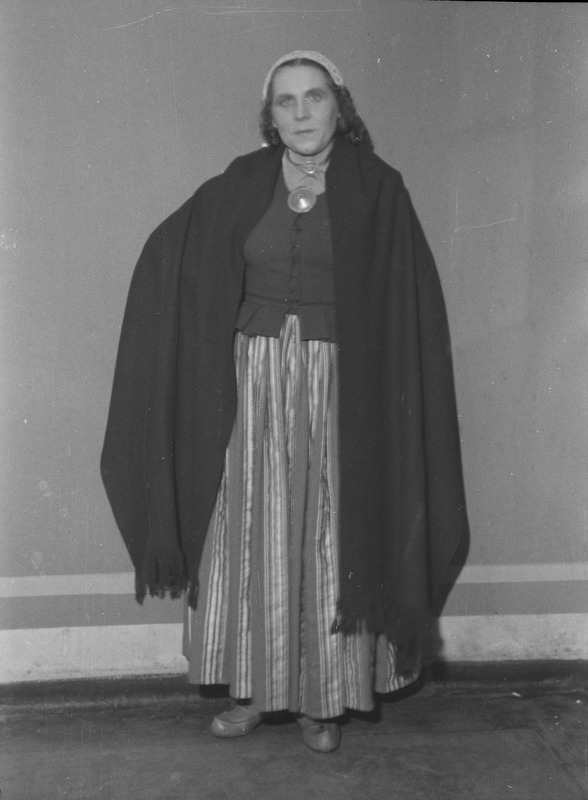 Säärane mulk ehk sada vakka tangusoola, Teater Estonia, 1945, osades: Talguline – Anna Särev