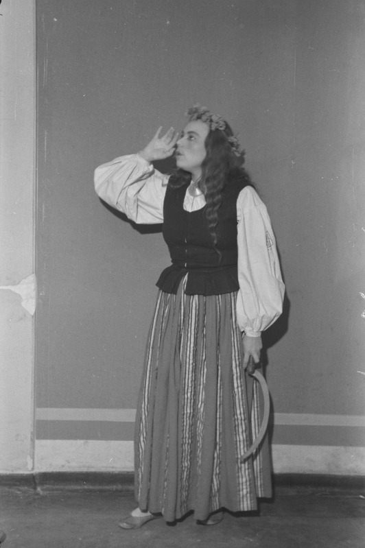 Säärane mulk ehk sada vakka tangusoola, Teater Estonia, 1945, osades: Vaariku Tiiu – Liidia Tall