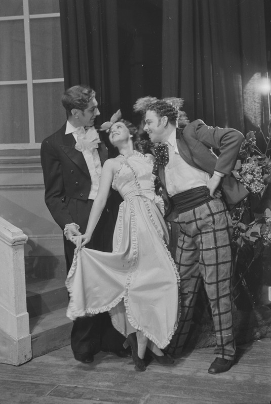 Montmartre kannike, Teater Estonia, 1945, osades: Leblanck – Agu Tali, Tantsijatar – Inna Taarna, Florimond Herve – Endel Pärn