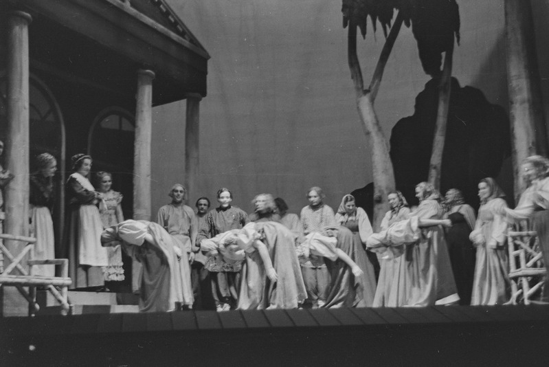 Jevgeni Onegin, Teater Estonia, 1944, pildil: stseen etendusest, 1. pilt