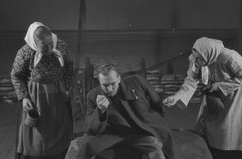 Tagaranna meeste kalakuunar, Teater Estonia, 1947, osades: Järise Juula – Katrin Välbe, Lautri Tiudur – Heino Mandri, Sillukese Eeva – Albina Kausi
