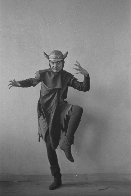Kalevipoeg, Teater Estonia, 1948, osades: Sortsipoiss – Uno Vark