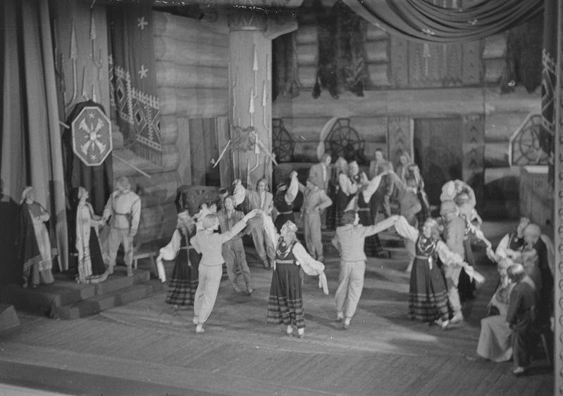 Kalevipoeg, Teater Estonia, 1948, pildil: stseen etendusest, Räditants