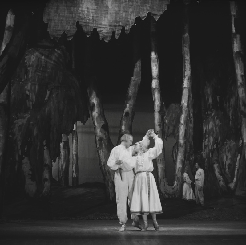 Kratt, Teater Estonia, 1944, pildil: Geeni Raudsepp ja Teet Koppel