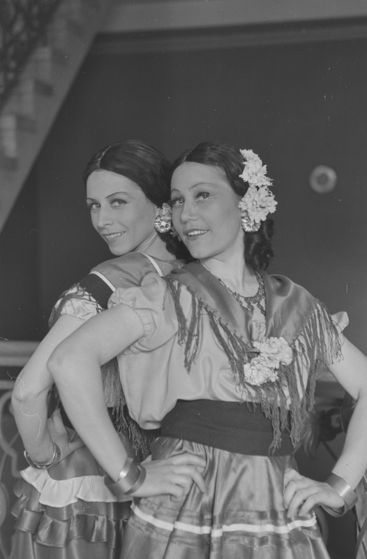 Carmen, Teater Estonia, 1947, pildil: Ita Kongas, Hilja Liiv, balletiartistid