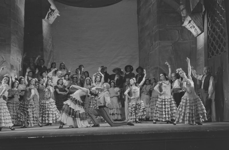 Carmen, Teater Estonia, 1947, pildil: stseen etendusest, 2. vaatus