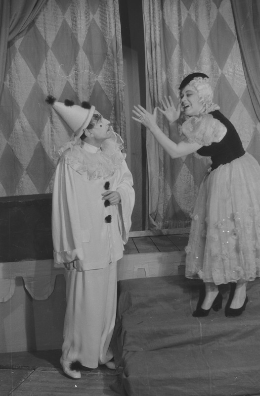 Pajatsid, Teater Estonia endises kinoteatris Gloria, 1946, osades: Nedda – Linda Sellistemägi, Canio – Voldemar Paldre