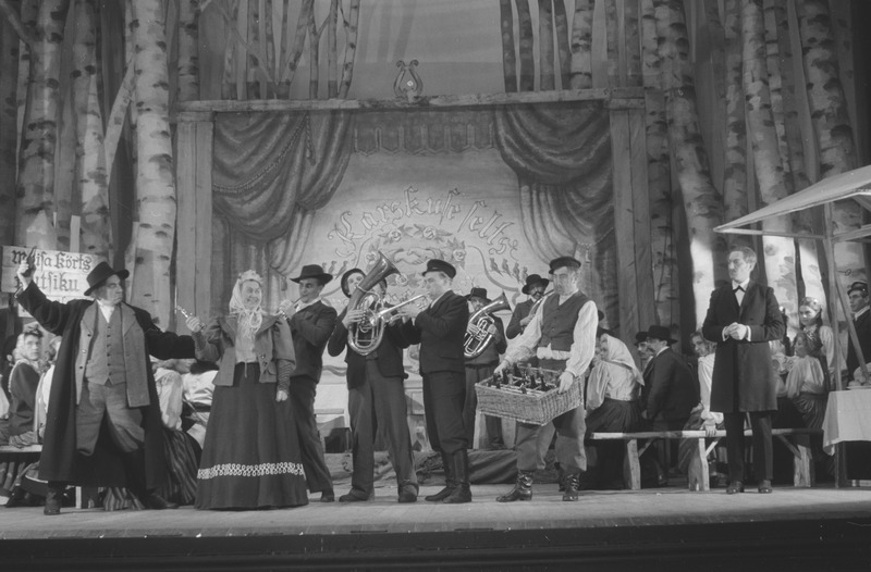 Kosjasõit, Teater Estonia, 1947, osades: Volmer Vomm – Andres Särev, Keetriku kõrtsinaine – Lully Virkhaus
