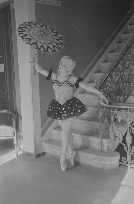 Kerjusüliõpilane, Teater Estonia, 1947, pildil: Eike Joasoo
