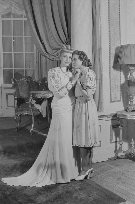 Sügavad juuresd, Teater Estonia, 1948, osades: Alice – Aino Talvi, Genevre – Erika Torger