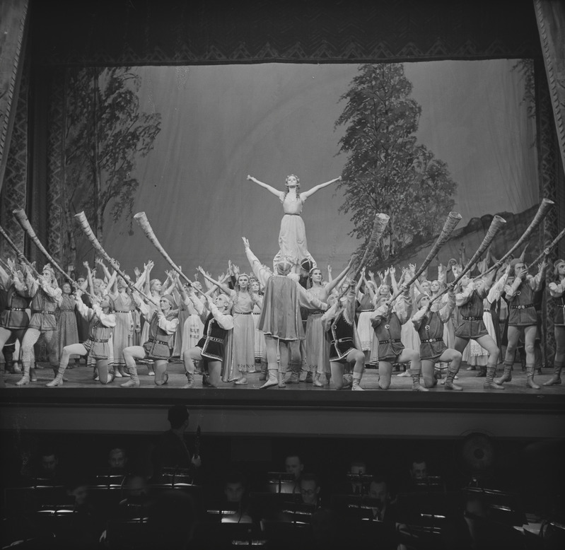 Kullaketrajad, Teater Estonia, 1956, osades: Meelike – Tiiu Randviir