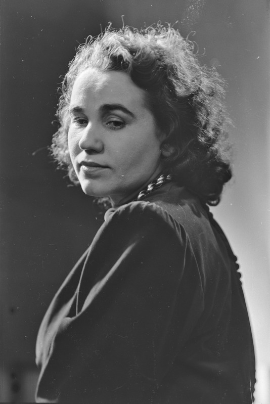 portree: Laine Mesikäpp, 1948