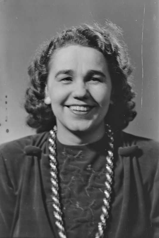 portree: Laine Mesikäpp, 1948