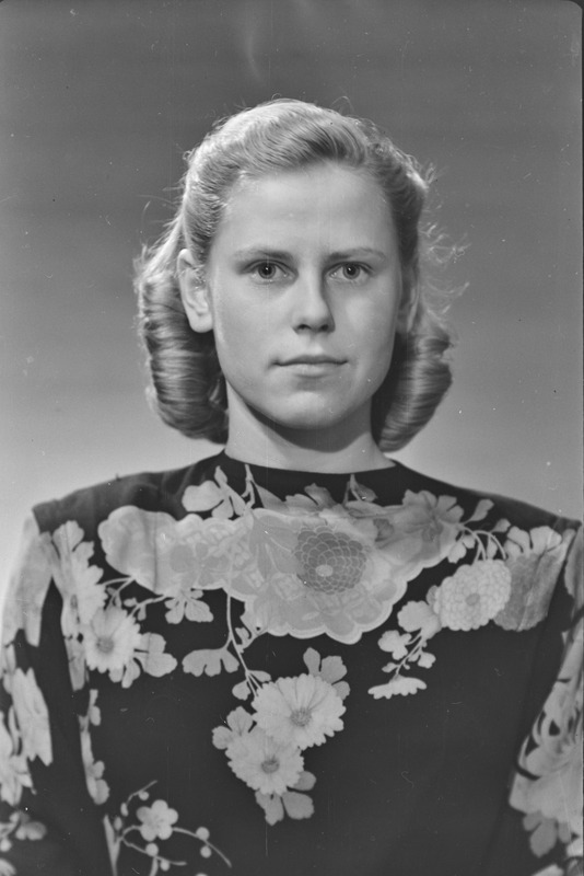 portree: Asta Oinas, 1948