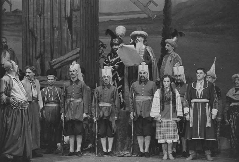 Zaporoožlane Doonau taga, Teater Estonia, 1948, osades: Oksana – Silvia Urb, Netšai – Viktor Gurjev, Karass – Aaro Pärn