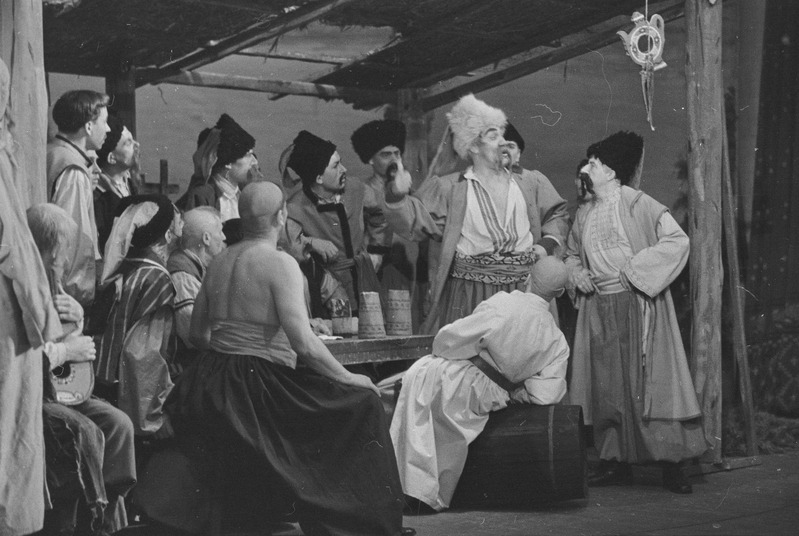 Zaporoožlane Doonau taga, Teater Estonia, 1948, osades: Karass – Aaro Pärn