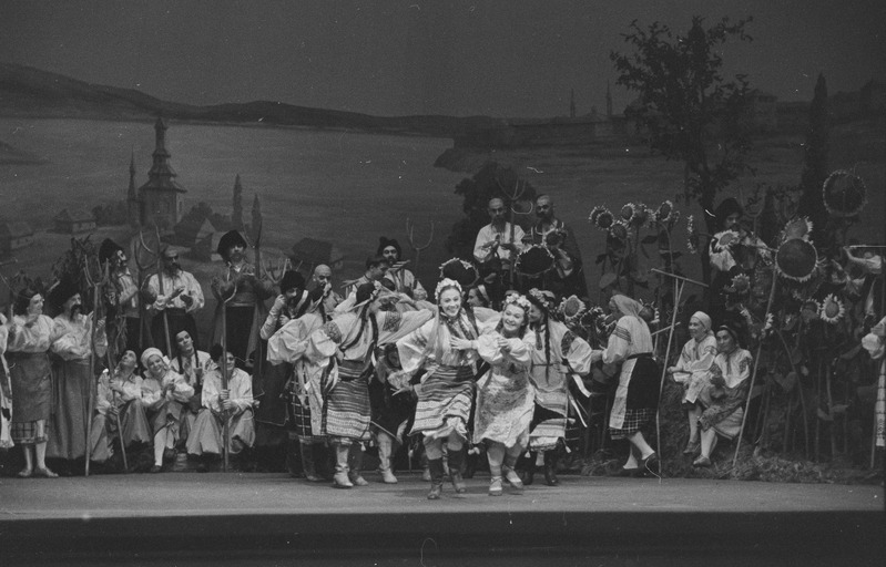 Zaporoožlane Doonau taga, Teater Estonia, 1948, pildil: tantsustseen