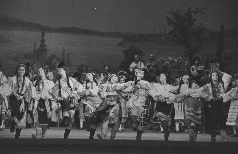 Zaporoožlane Doonau taga, Teater Estonia, 1948, pildil: tantsustseen