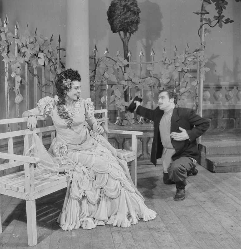 Hundid ja lambad, Teater Estonia, 1948, osades: Glafira – Aino Talvi, Goretski – Olaf Paesüld