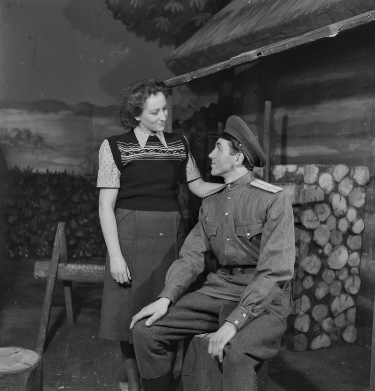 Tilleriinu peremehed, Teater Estonia, 1948, osades: Peeter Pomakas – Ruut Tarmo, Villem Võsa – Aleksander Randviir