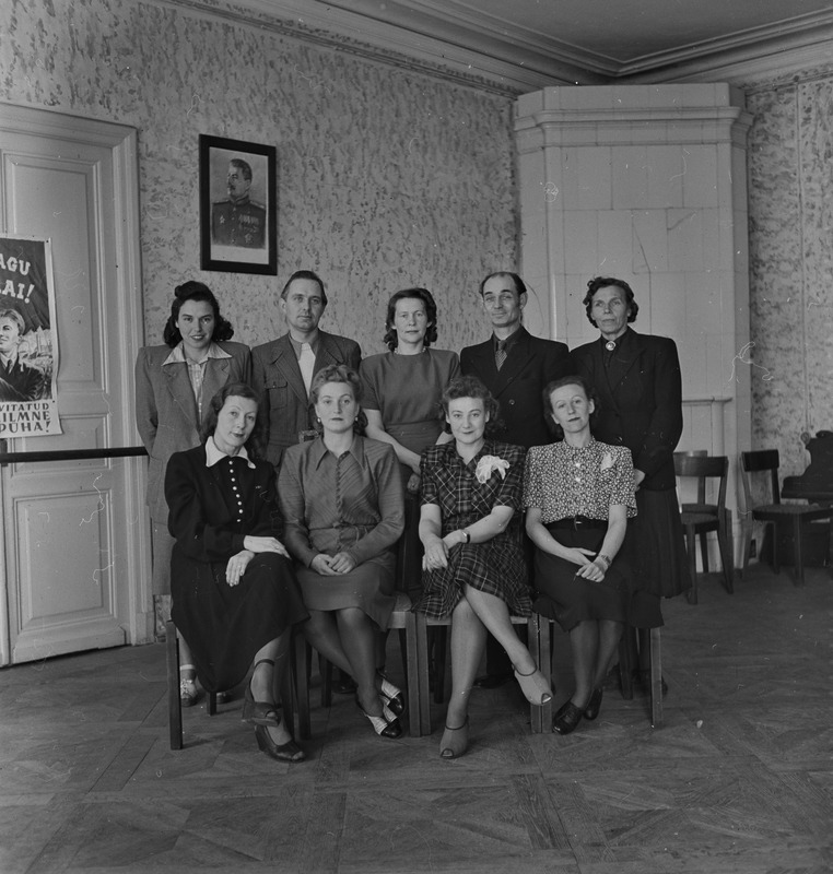 ER Koreograafiakooli õpilased ja pedagoogid, 1948, pildil:istuvad 1. kooli direktor Anna Ekston, 2. Liia Leetma-Vink, 3. Nadežda Taarna, 4. Soja Silla-Kalevi, seisavad Ester Klass, Pallo, Prikk