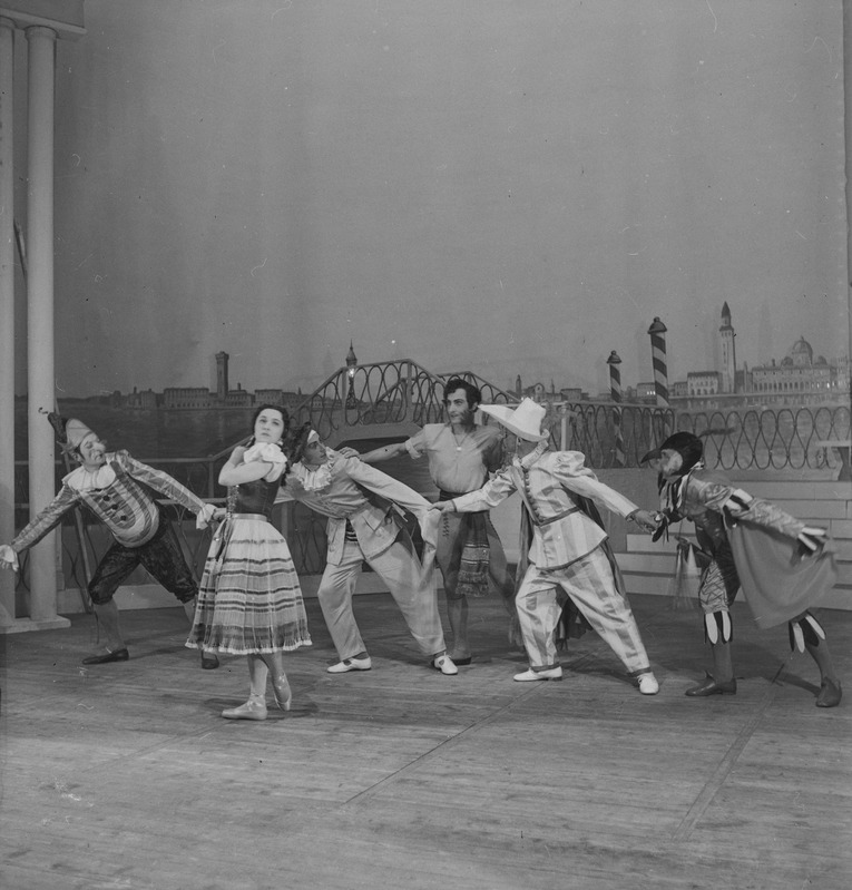 Itaalia Capriccio, Teater Estonia, 1948, osades: Allegra – Hilda Malling, Narrid – Rein Ranniku, Ilmar Silla, August Riismann, Vladimir Radin, Lorenzo – Artur Koit