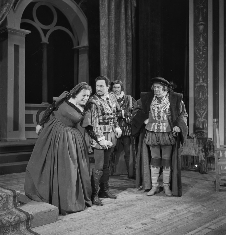 Othello, Teater Estonia, 1949, osades: Emilia – Katrin Välbe, Jago – Ants Eskola, Montano – Valter Luts, Gratiano – Aleksander Randviir